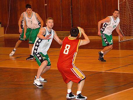 II. basketbalová liga: BK Sokolov - Sršni Písek (v červeném)