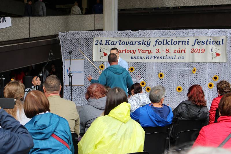 Soubory se představily v rámci mezinárodního folklorního festivalu.