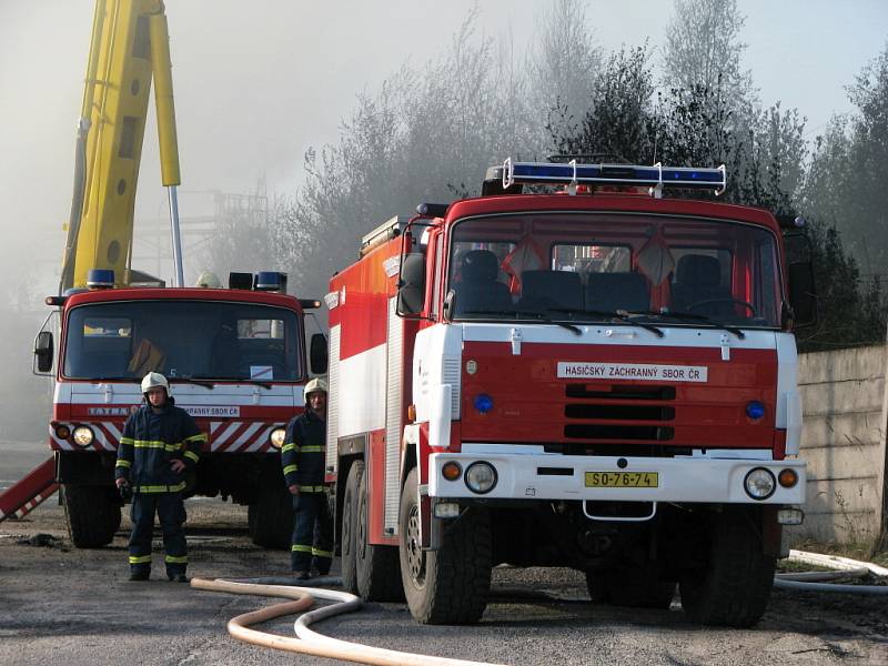 Likvidace požáru skladu pneumatik ve Vřesové.