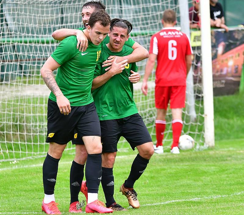 Derby s karlovarskou Slavií přetavila ve výhru 2:1 Březová,  které trefil tři body v 90. minutě střídající záložník Dan Krlička.