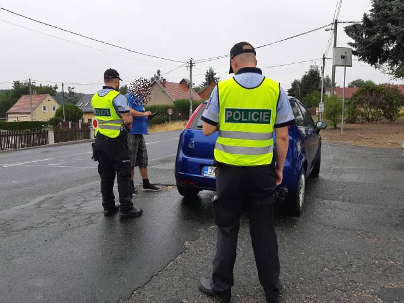 Policisté zkontrolovali téměř 350 vozidel.