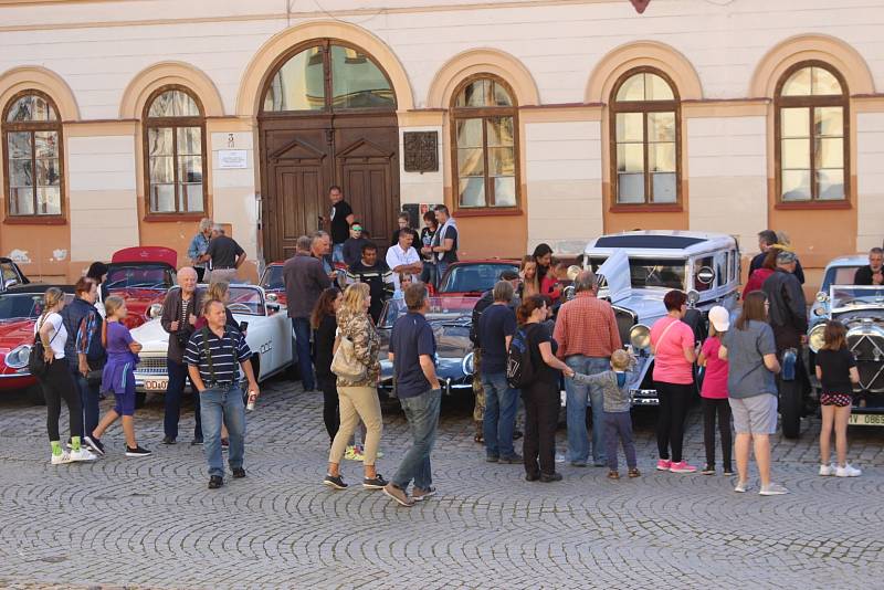 O víkendu zavítala do Lokte Prague retro rallye.