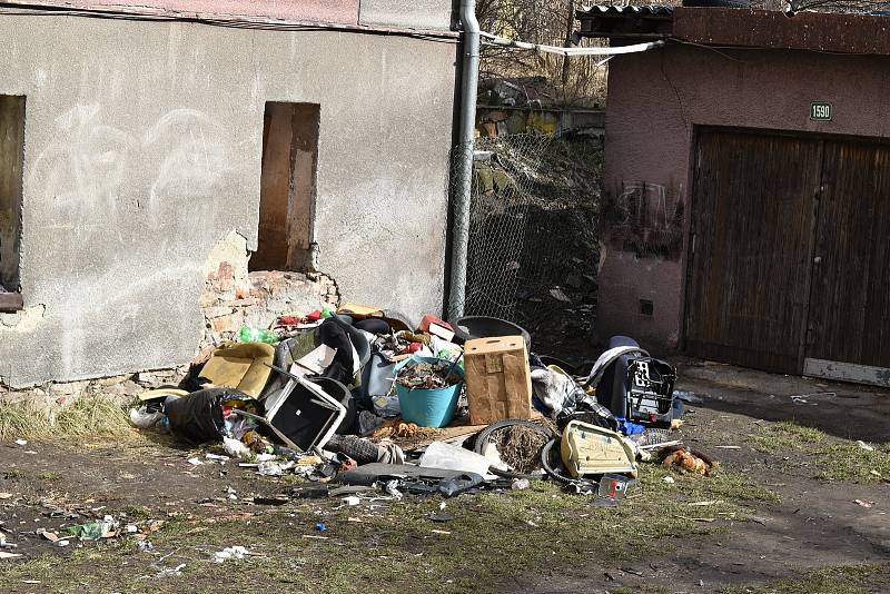 Přeborníci v zakládání černých skládek jsou lidé bydlící u vlakového nádraží