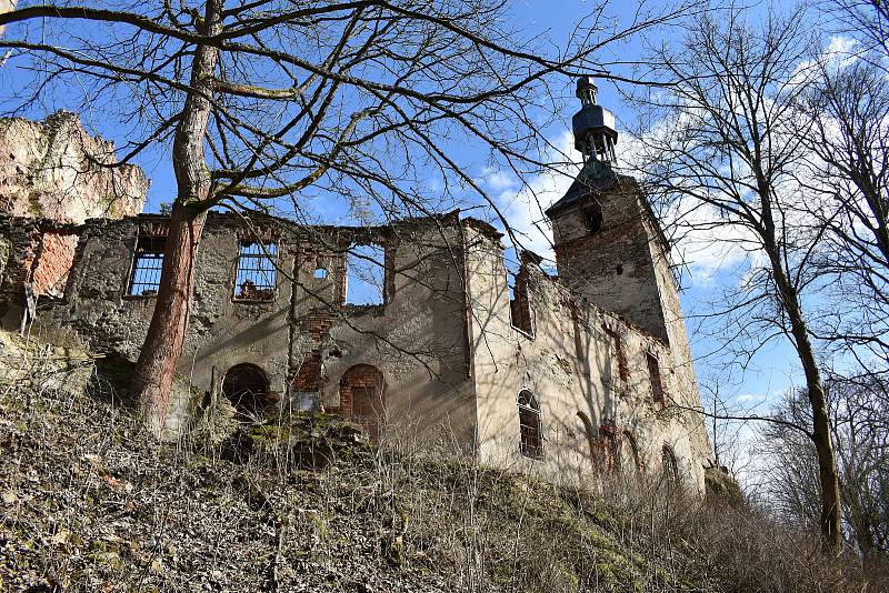 Opravy hradu Hartenberg nadšenci nevzdávají.