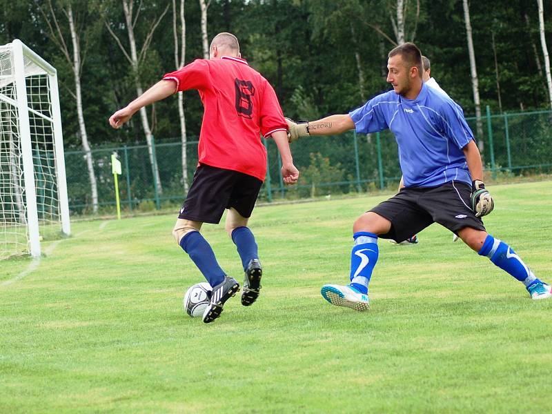 Okresní přebor: Olympie Březová "C" (v bílém) - SK Dolní Rychnov "B"