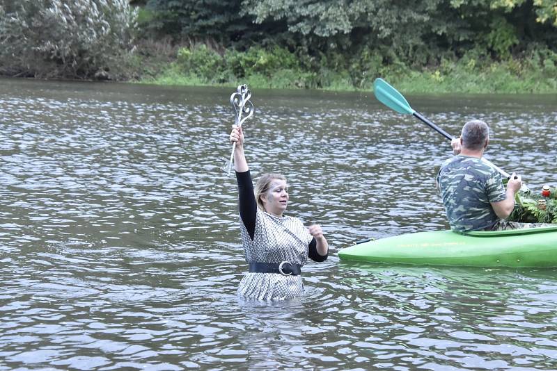 Zamykání Ohře koronavirově, rodinně si účastníci přesto užili.