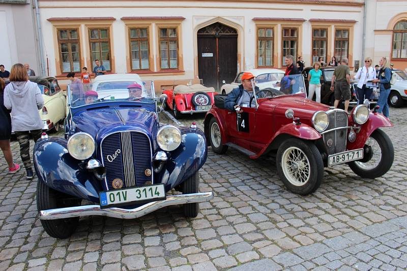 O víkendu zavítala do Lokte Prague retro rallye.