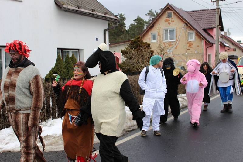 Masopustní průvod se vydal z Josefova do Radvanova a dále zamířil i do Luhu a Hřeben