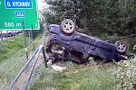 Nehoda osobního auta na silnici D6.