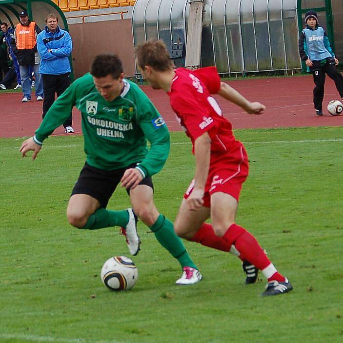 II. fotbalová liga: FK Baník Sokolov - SK Slovan Varnsdorf (v červeném)