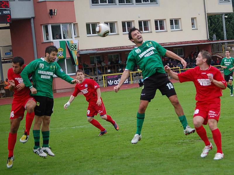 II. fotbalová liga: FK Baník Sokolov - SK Slovan Varnsdorf (v červeném)