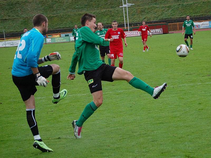 II. fotbalová liga: FK Baník Sokolov - SK Slovan Varnsdorf (v červeném)