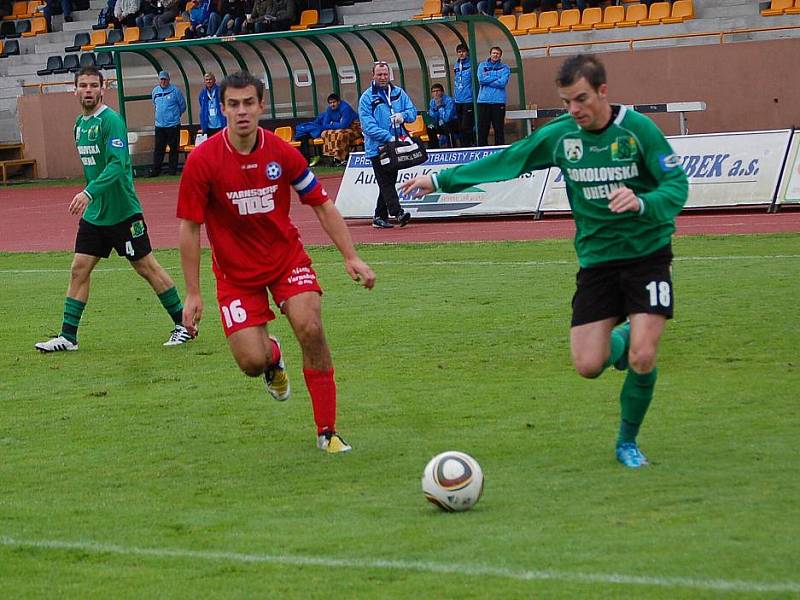 II. fotbalová liga: FK Baník Sokolov - SK Slovan Varnsdorf (v červeném)