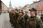 Sokolovským náměstím po mnoha letech pochodovali vojáci, aby uctili Den veteránů
