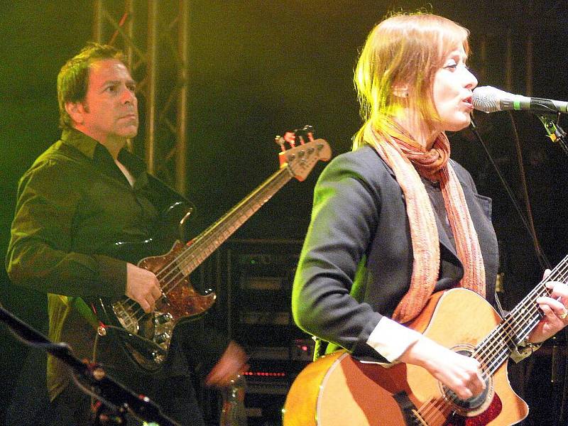 Suzanne Vega zpívala v Lokti.