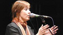 Suzanne Vega zpívala v Lokti.