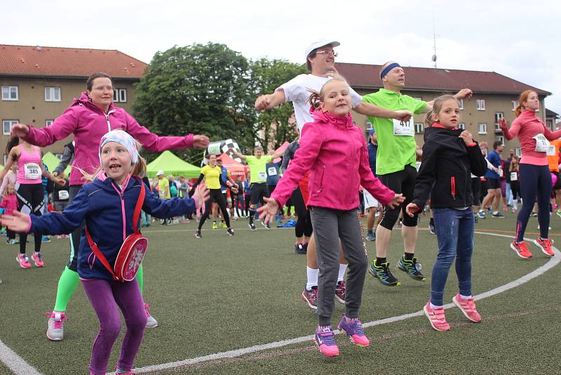 Sokolovský čtvrtmaraton, Barevný běh, Den s Policií ČR, Stezka skřítka Sokolníčka, koncerty nebo ohňostroje, to všechno byla letošní akce Hurá, prázdniny.