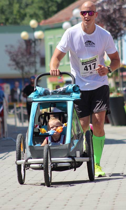 Čtvrtý ročník Sokolovského 1/4 maratonu přilákal na trať více než šest stovek běžců.