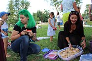 Vegetariánský piknik se konal u kynšperské lávky již potřetí.