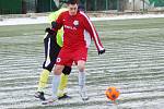 Zimní turnaj FK Baník Sokolov: TJ OSS Lomnice - FK Nejdek (v červeném)