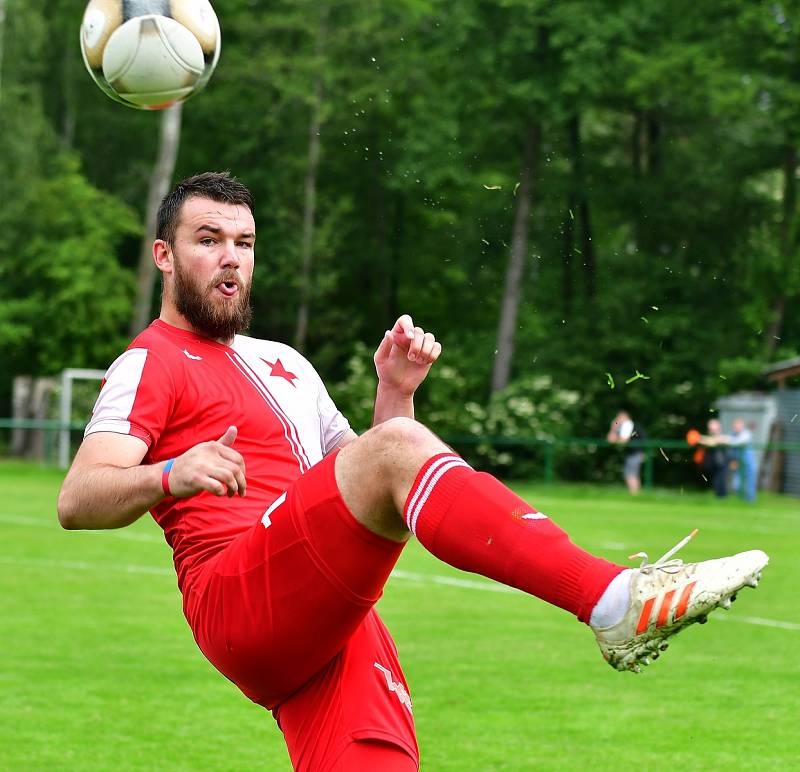 Derby s karlovarskou Slavií přetavila ve výhru 2:1 Březová,  které trefil tři body v 90. minutě střídající záložník Dan Krlička.