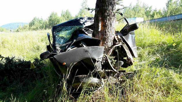 Tragická nehoda: Na silnici z Lomnice na Kraslice zemřel člověk. 