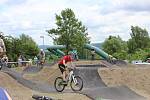 První pumptrack v kraji otestovali profi jezdci i první závodníci.