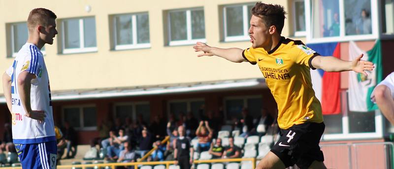 Fotbalisté FK Baník Sokolov porazili ve vloženém 27. kole na svém hřišti 1. SC Znojmo 1:0.