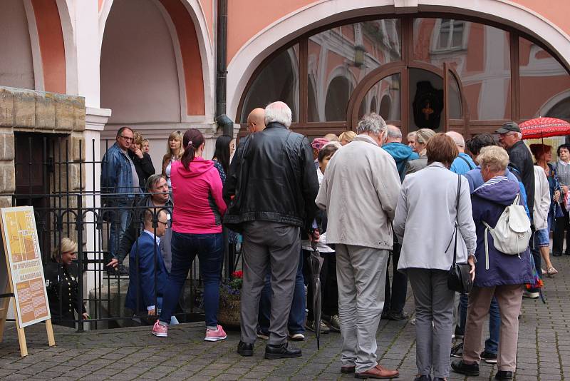 Expozice ve sklepení byla slavnostně otevřena v rámci zahájení Dnů evropského dědictví a současně v rámci oslavy Dne horníků.