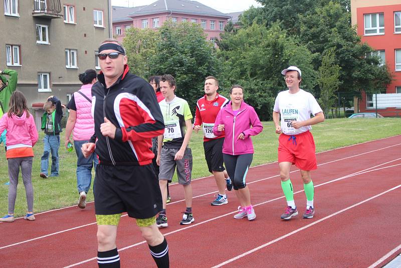 Sokolovský čtvrtmaraton, Barevný běh, Den s Policií ČR, Stezka skřítka Sokolníčka, koncerty nebo ohňostroje, to všechno byla letošní akce Hurá, prázdniny.