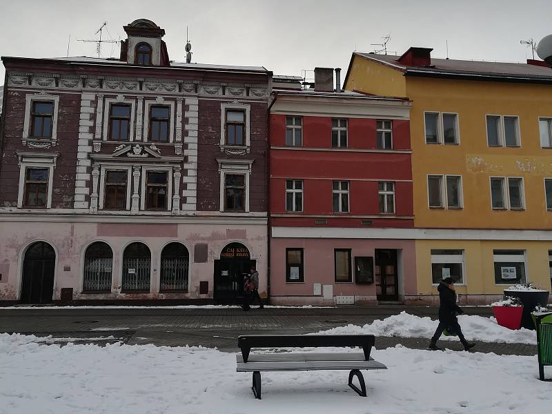 Tři objekty na Starém náměstí, které patří městu. Ve dvou z nich bude nová knihovna.