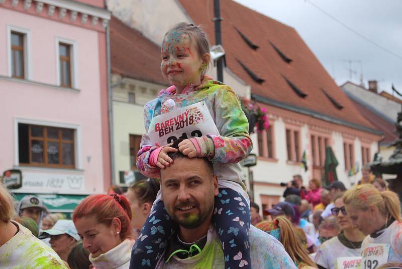 Sokolovský čtvrtmaraton, Barevný běh, Den s Policií ČR, Stezka skřítka Sokolníčka, koncerty nebo ohňostroje, to všechno byla letošní akce Hurá, prázdniny.