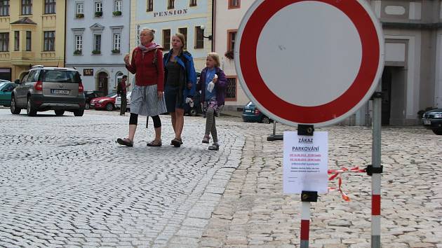 Motoristé musejí v těchto dnech počítat s dopravními omezeními. Ta největší nastanou v sobotu a neděli.