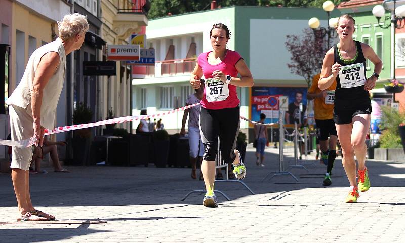 Čtvrtý ročník Sokolovského 1/4 maratonu přilákal na trať více než šest stovek běžců.