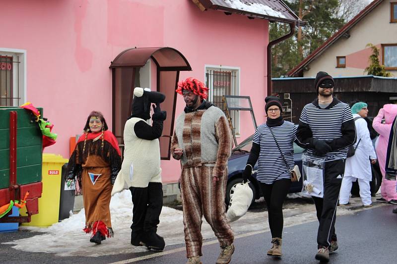 Masopustní průvod se vydal z Josefova do Radvanova a dále zamířil i do Luhu a Hřeben