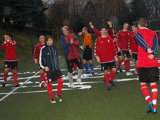 Krajský Fincentrum přebor: Baník Sokolov B - FK Union Cheb (v červeném)