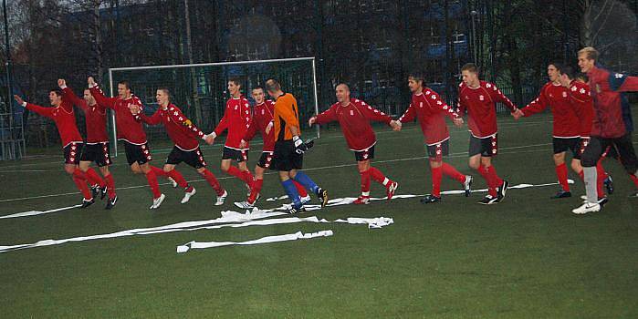 Krajský Fincentrum přebor: Baník Sokolov B - FK Union Cheb (v červeném)