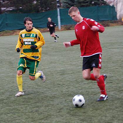 Krajský Fincentrum přebor: Baník Sokolov B - FK Union Cheb (v červeném)