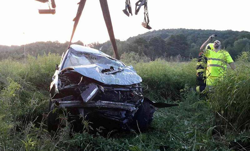 Auto s opilým řidičem skončilo v řece Ohři.