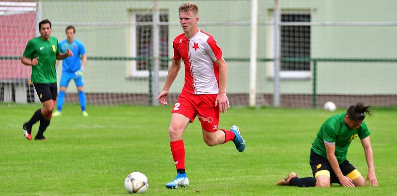 Derby s karlovarskou Slavií přetavila ve výhru 2:1 Březová,  které trefil tři body v 90. minutě střídající záložník Dan Krlička.