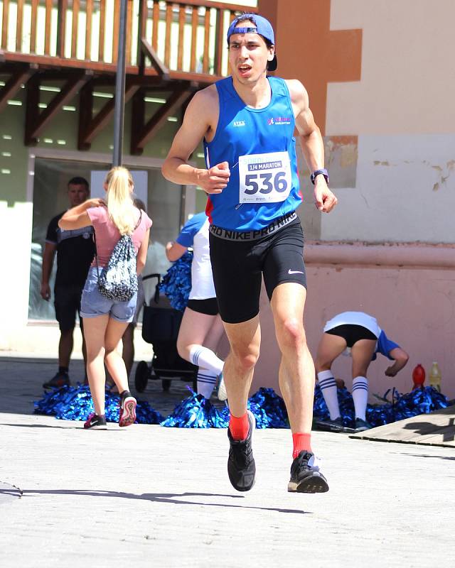 Čtvrtý ročník Sokolovského 1/4 maratonu přilákal na trať více než šest stovek běžců.