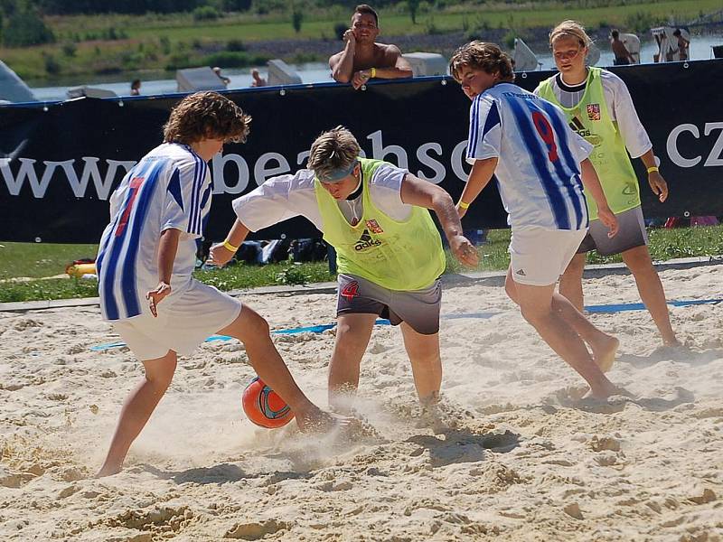 Mistrovství České republiky v plážové kopané žen na sokolovském koupališti Michal