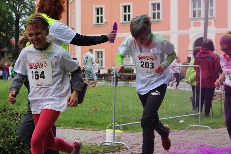 Sokolovský čtvrtmaraton, Barevný běh, Den s Policií ČR, Stezka skřítka Sokolníčka, koncerty nebo ohňostroje, to všechno byla letošní akce Hurá, prázdniny.