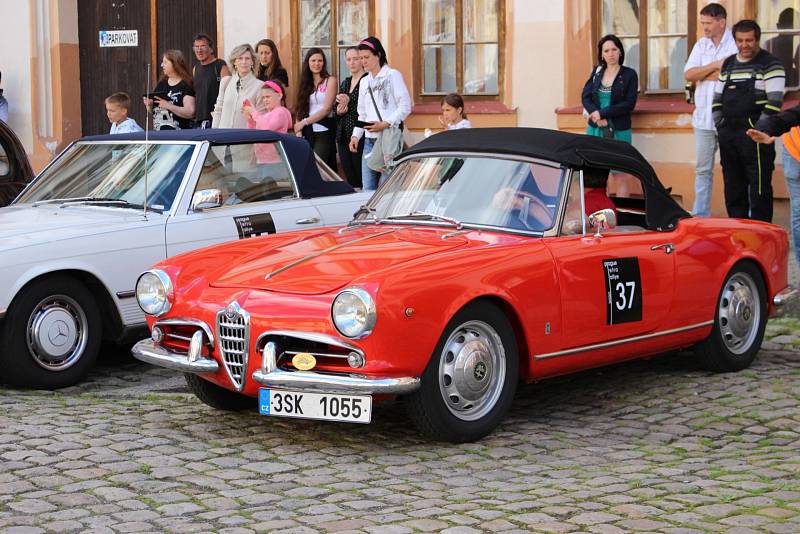 O víkendu zavítala do Lokte Prague retro rallye.