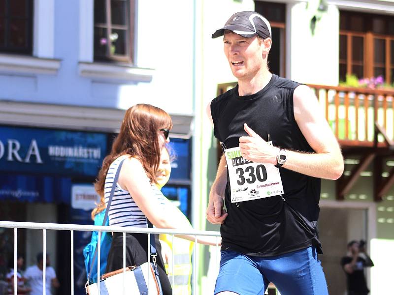 Čtvrtý ročník Sokolovského 1/4 maratonu přilákal na trať více než šest stovek běžců.