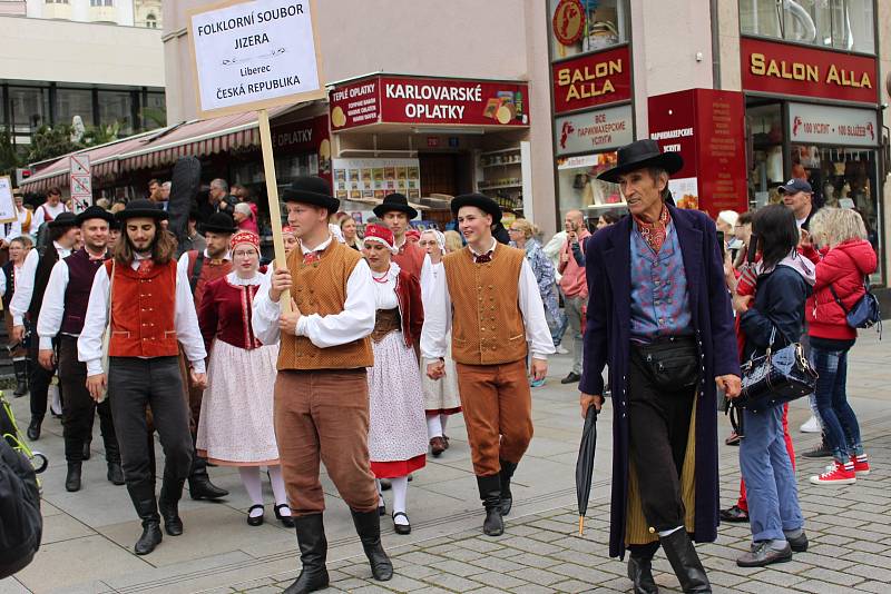 Soubory se představily v rámci mezinárodního folklorního festivalu.