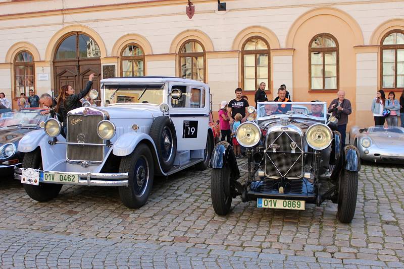 O víkendu zavítala do Lokte Prague retro rallye.