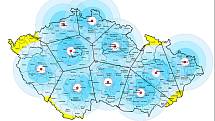 Na mapě jsou znázorněny kružnice doletu jednotlivých leteckých záchranných služeb do 20 min. modrou barvou. Žluté území je pak nepokryto.