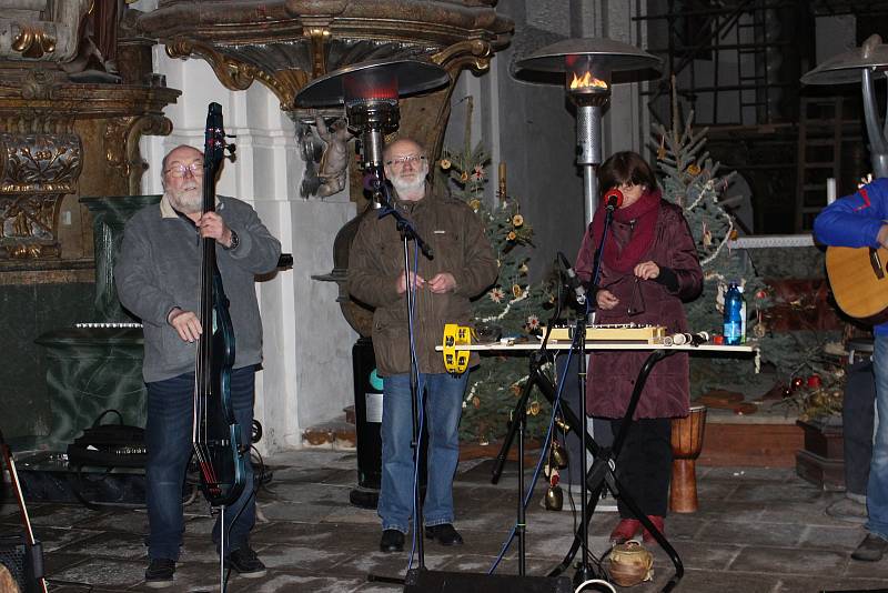 Tříkrálový koncert Roháčů v kostele sv. Václava v Lokti.