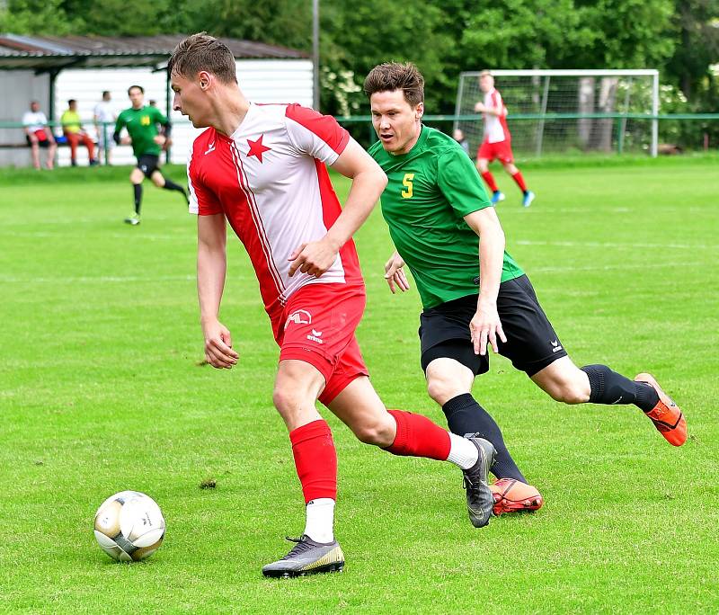 Derby s karlovarskou Slavií přetavila ve výhru 2:1 Březová,  které trefil tři body v 90. minutě střídající záložník Dan Krlička.